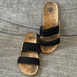 Reef sandals size 7. Gently used